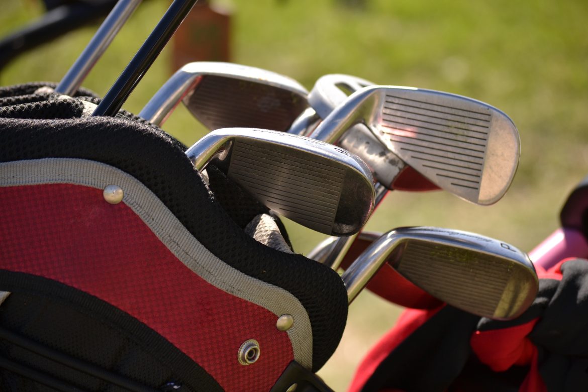 Should You Use a Dedicated Indoor Club Set? Best Golf Bags for Carrying Your Simulator Clubs